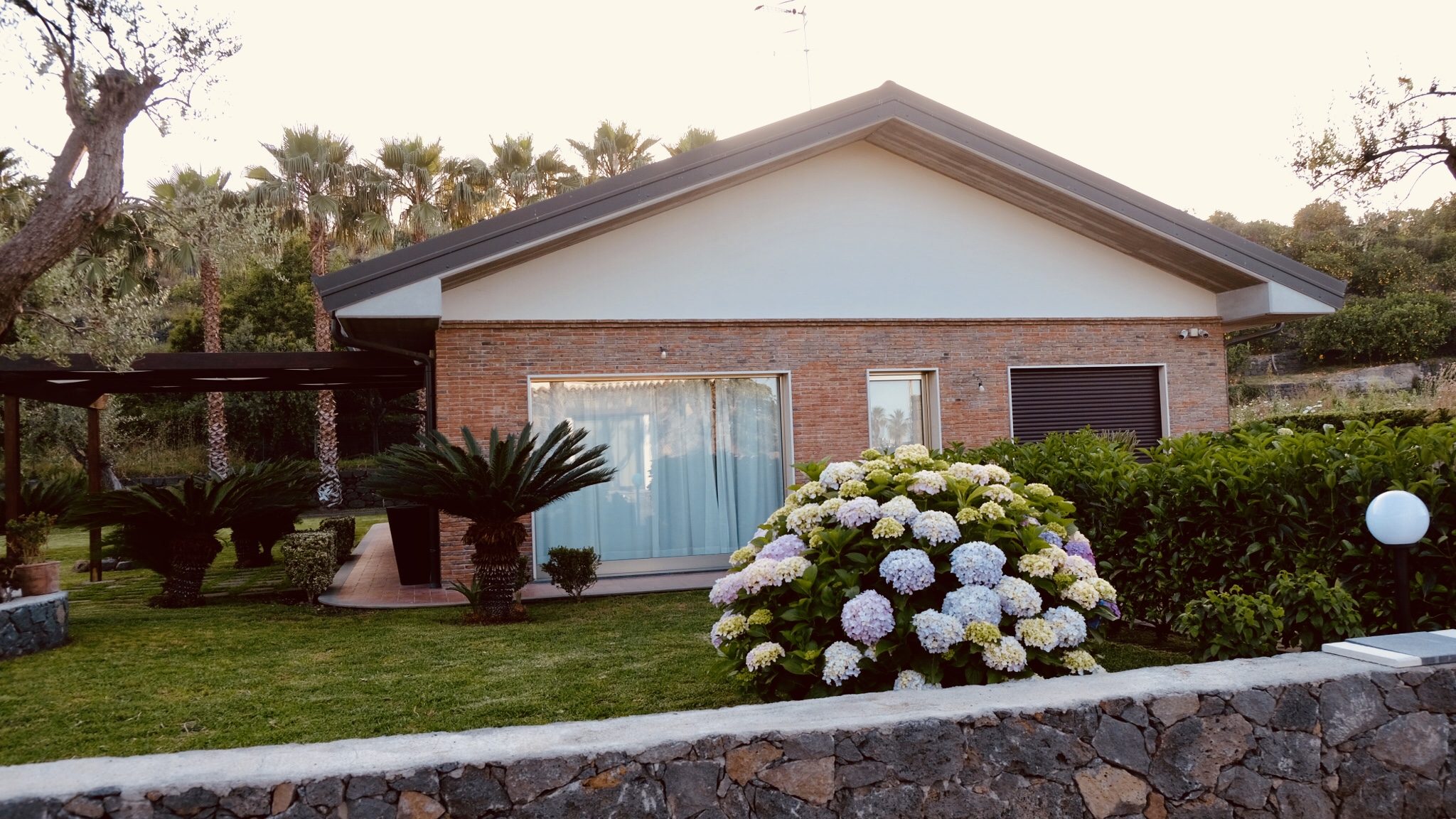Acciaio Home — Esterni 1